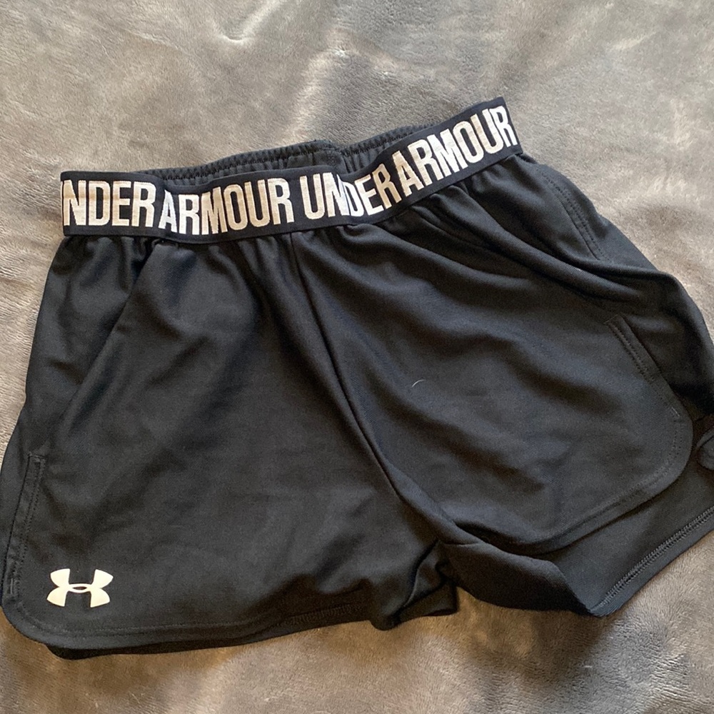 Black xs underarmour athletic shorts